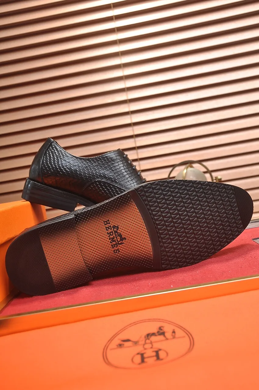 Men's shoes💰460💶[HERMES] (sheepskin lining)🍀Italian top luxury🍀He does not pursue novel styles and gorgeous colors, but attracts the favor of successful men with his flawless, elegant and classic style! This very, very comfortable, simple and stable style makes it easy to match any style! The pattern is absolutely 1:1 refined from the original case, and we strive for excellence in materials, imported cowhide + cowhide lining💪💪💪extraordinary texture👍! .Black brown code number: 38 to 45 (45 customized)